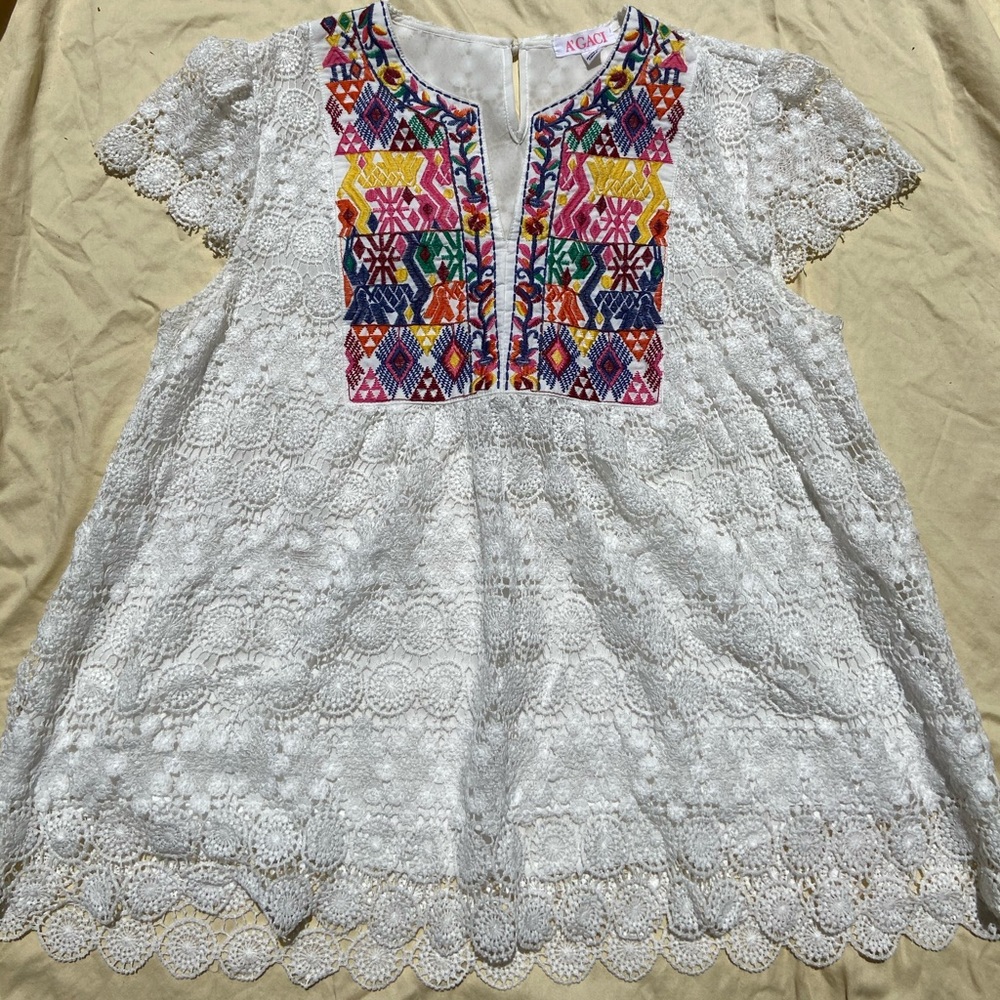 Lace bay doll shirt with embroidery